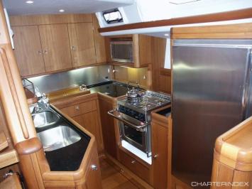 Yachtcharter Oyster 62 (3Cab/3WC) Pantry