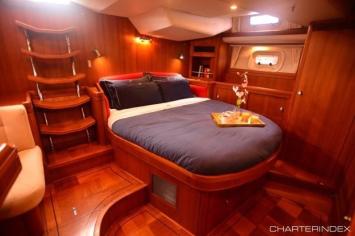 Yachtcharter Oyster 62 (3Cab/3WC) Masterkab