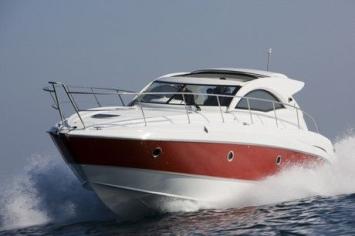 Yachtcharter Monte Carlo 32 HT Bug Seite