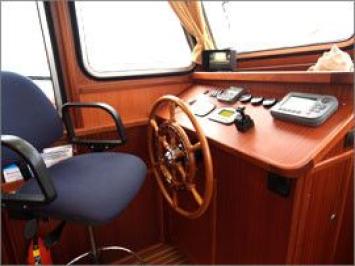 Yachtcharter Simmerskip 1200 AK*cruise hybr (3Cab/3WC) Steuerstand
