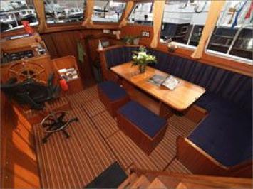 Yachtcharter Vacance Duetkruiser 1300 (3Kab/2WC) Salon