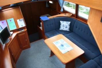 Yachtcharter Euroline 98 (2Cab/2WC) Salon