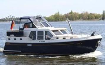 Yachtcharter Euroline 108 (1cab/1WC) Seitenansicht