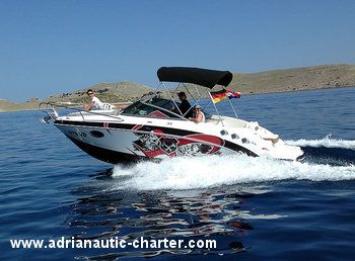 Yachtcharter Chaparral 225 SSI Cuddy Seitenansicht