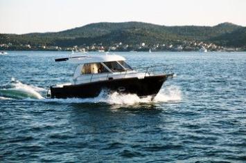 Yachtcharter Dalmacia 850 (1Cab/1WC) Seitenansicht