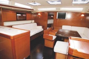 Yachtcharter Dufour 525 Grand Large (3Cab/3WC) Salon_3