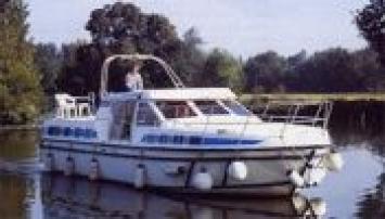 Yachtcharter Tarpon 37 N (3Cab/2WC) Seitenansicht