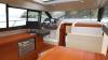 Yachtcharter Jeanneau NC 9 (2Cab/1WC) Pantry Salon