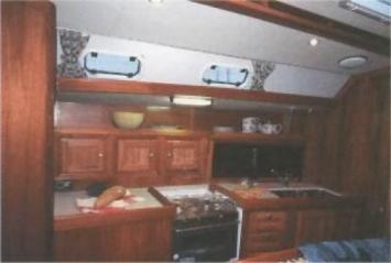 Yachtcharter Dufour 43 Classic Pantry