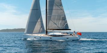 Yachtcharter CNB 76_ 4Cab 4WC Seitenansicht