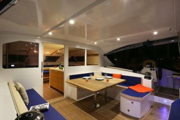 Yachtcharter Nautitech 482 3+1 Cab/3WC Salon