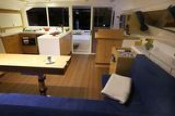 Yachtcharter Nautitech 482 3+1 Cab/3WC Salon