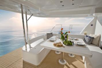 Yachtcharter Moorings 514PC (4+1Cab/4+1WC) Cockpit