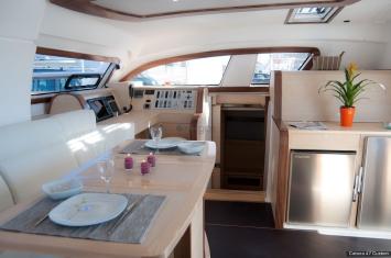 Yachtcharter Catana 47 Custom (4+2Cab/4WC) salon 4