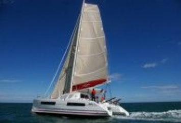 Yachtcharter  	Catana 47 Carbon Infusion (4+2Cab/4WC) Seitenansicht