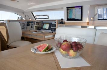 Yachtcharter Catana 55 Carbon Infusion (6Cab/6WC) Salon