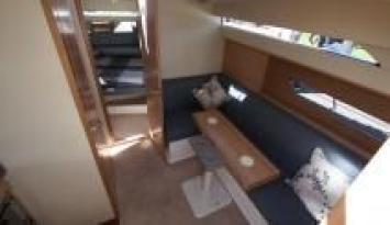 Yachtcharter Broom 30 Coupe (1Cab/1WC) Salon