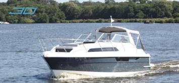 Yachtcharter Broom 30 Coupe (1Cab/1WC) Bug/seitenansicht