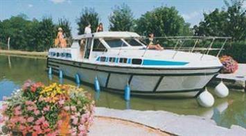 Yachtcharter Tarpon 42 Trio Prestige (3cab/3WC) Seite/Bug