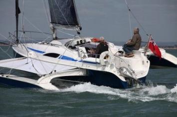 Yachtcharter  	Dragonfly 28 Sport (2Cab/1WC) Seite Heck