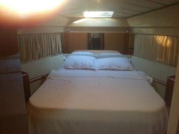 Yachtcharter  	Ferretti 46 Fly (3+1Cab/2WC) Kabine