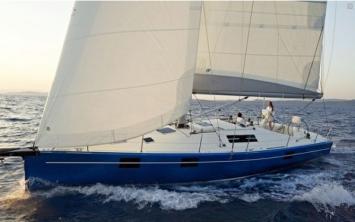 Yachtcharter Azuree 40_3Cab Seitenansicht