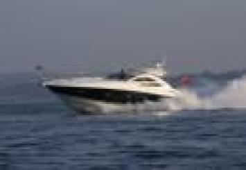 Yachtcharter Sunseeker Predator 55 3Cab 2WC  Seite/Bug