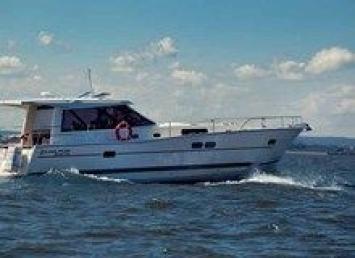 Yachtcharter Delphia 1350 Escape (3Kab/2WC) Seitenansicht