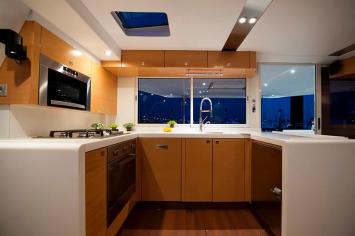 Yachtcharter Nautitech 542 (4+1Cab/4WC) Pantry