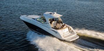 Yachtcharter Sea Ray 370 Sundancer (2Cab/1WC) Seite Heck
