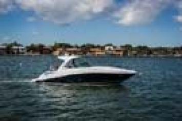 Yachtcharter Sea Ray 370 Sundancer (2Cab/1WC) Seitenansicht