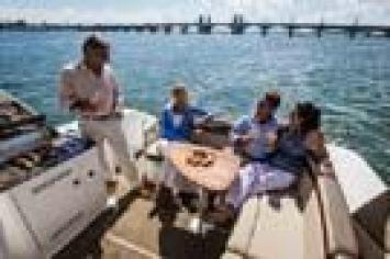 Yachtcharter Sea Ray 370 Sundancer (2Cab/1WC)Cockpi