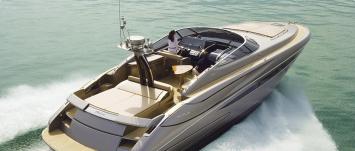 Yachtcharter Rivale (3Cab/3WC) Seite Deck