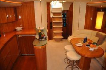 Yachtcharter Princess V65 (3 Cab./3 WC) Salon