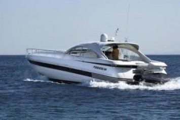 Yachtcharter Pershing 54 (3Cab/3WC) Seite Heck