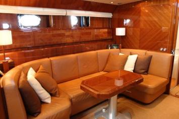 Yachtcharter Leopard 23 (3Cab/3WC) Salon
