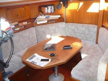 Yachtcharter Bavaria 340 lagoon 2cab salon