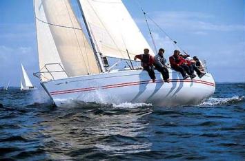 Yachtcharter Sun Fast 39 (3Cab/2WC) Seite Bug