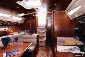Yachtcharter Sun Fast 40 (3Cab/1WC) Salon