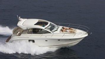 Yachtcharter Prestige 390 S (2Cab/1WC) Seitenansicht