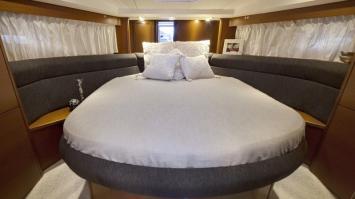 Yachtcharter Prestige 390 S (2Cab/1WC) Kabine