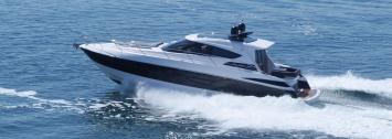 Yachtcharter elan power 48 3 cabins 2 wc side view
