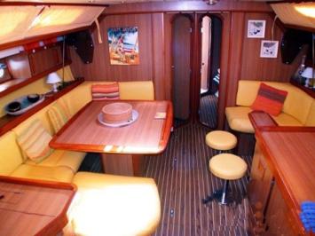 Yachtcharter Dufour 48 Prestige (5Cab/3WC) Salon