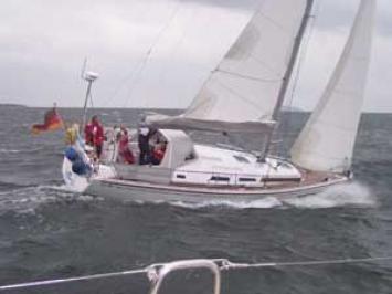 Yachtcharter Hanse 370e (3Cab/1WC) Seitenansicht