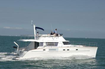 Yachtcharter Cumberland 46 (4+2Cab/4WC) Seitenansicht