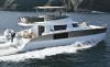 Yachtcharter Cumberland 47 LC Seite Heck