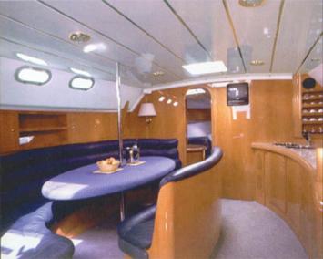 Yachtcharter Commodo 51 (5Cab/2WC) Salon