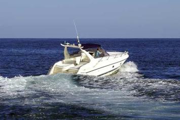 Yachtcharter Sunseeker 45 Apache (2Cab/1WC)_heck