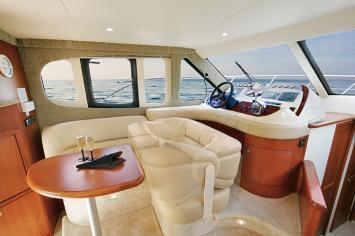 Yachtcharter Silverton 36 Convertible (2Cab/1WC)