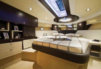 Yachtcharter Cranchi 43 Atlantique (2Cab/2WC) Kabine